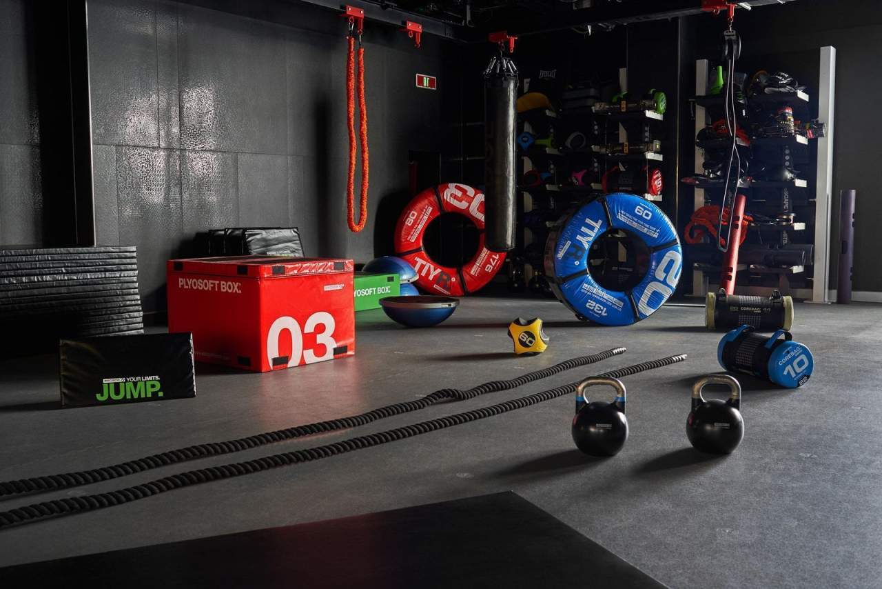 Revêtement de sol en caoutchouc pour salle de musculation : Pourquoi nous l’adorons (et pourquoi il devrait vous plaire aussi !)