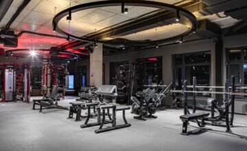 Porosität des Bodenbelags: warum Undurchlässigkeit bei Kautschukbodenbelägen für Fitnessstudios wichtig ist
