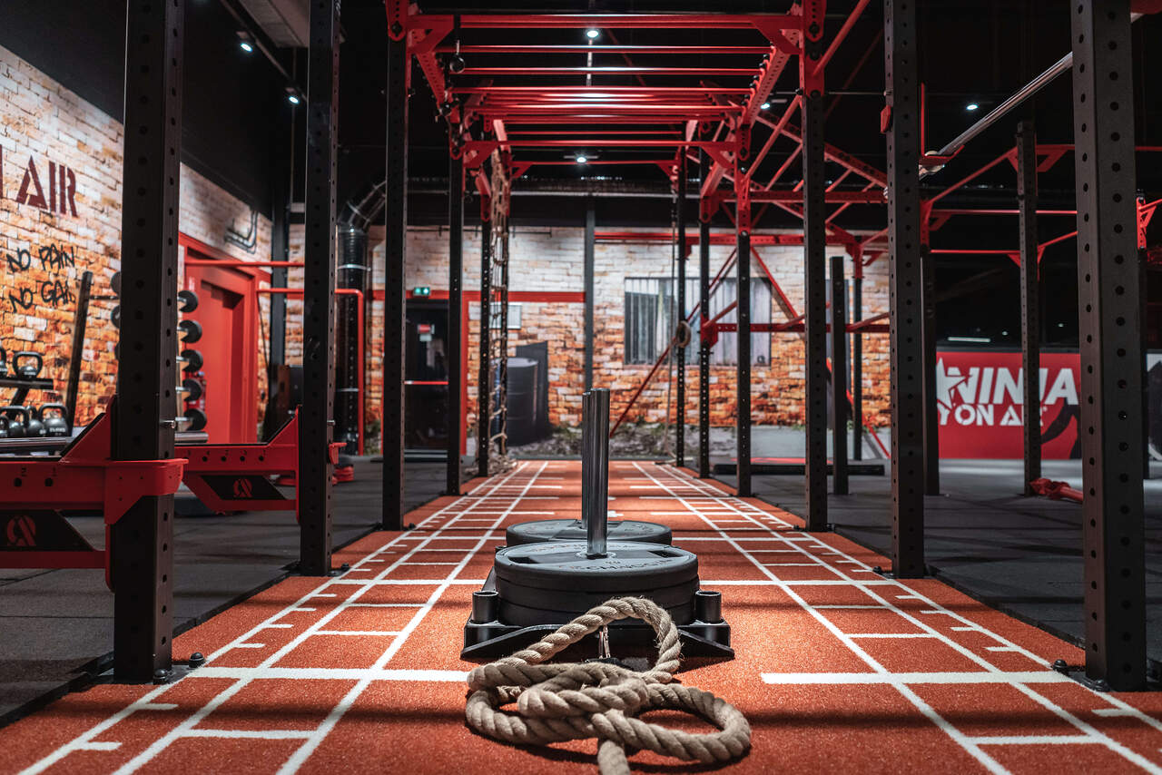 Conseils pour l’entretien du gazon artificiel dans votre salle de sport