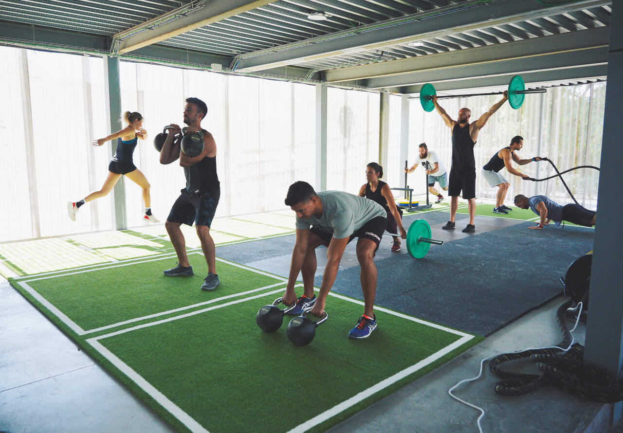 Comment optimiser le revêtement de sol de votre salle de sport pour suivre la tendance croissante de la musculation