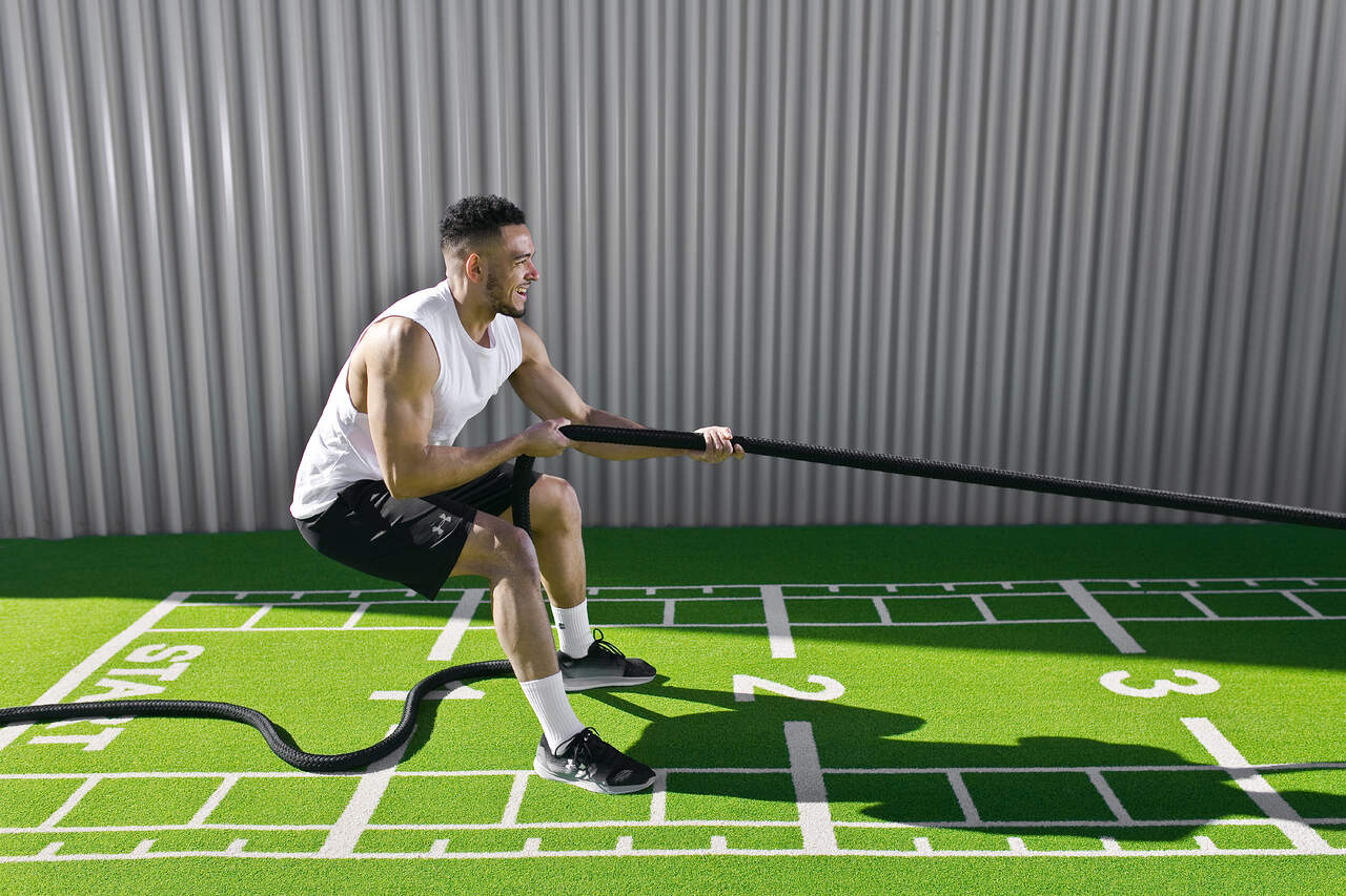 Revêtement de sol pour gymnase extérieur : la clé d’un espace d’entraînement durable et résistant aux intempéries